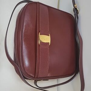 🌟Host Pick🌟Salvatore Ferragamo Shoulder Bag Vala Leather